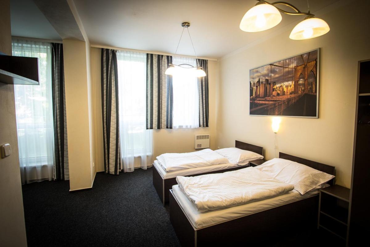 Sázava Hotel Sazavsky Ostrov מראה חיצוני תמונה